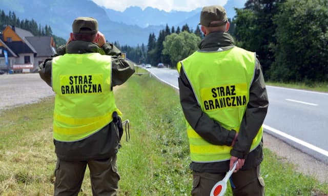 Czy straż graniczna może dać mandat? Sprawdź swoje prawa i kary Czy straż graniczna może dać mandat? Sprawdź swoje prawa i kary