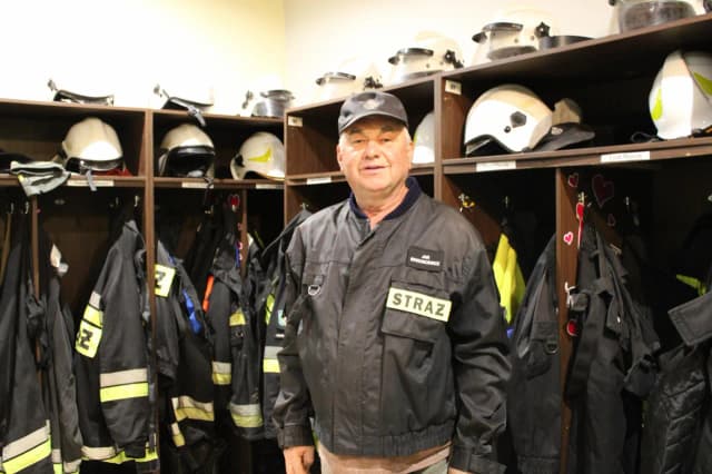 Umundurowanie strażaka: Kluczowe informacje o typach i przepisach Umundurowanie strażaka: Kluczowe informacje o typach i przepisach