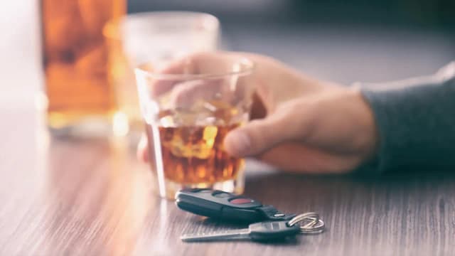 Praca pod wpływem alkoholu: kary i odpowiedzialność w kodeksie wykroczeń Praca pod wpływem alkoholu: kary i odpowiedzialność w kodeksie wykroczeń