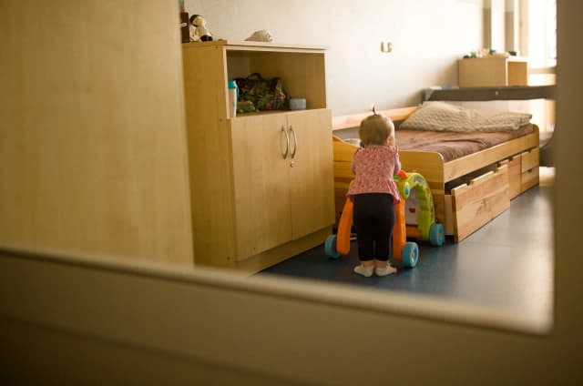 Czy zabierać dziecko do zakładu karnego? Poznaj ważne zasady Czy zabierać dziecko do zakładu karnego? Poznaj ważne zasady