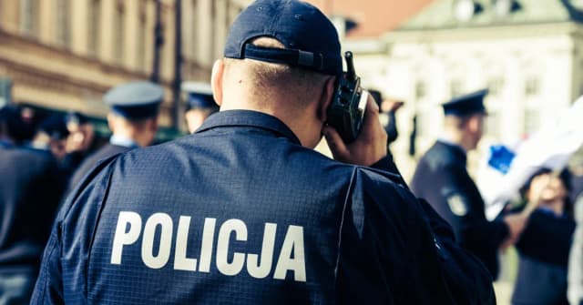 Umundurowanie SW: Kluczowe informacje o regulacjach i zasadach Umundurowanie SW: Kluczowe informacje o regulacjach i zasadach