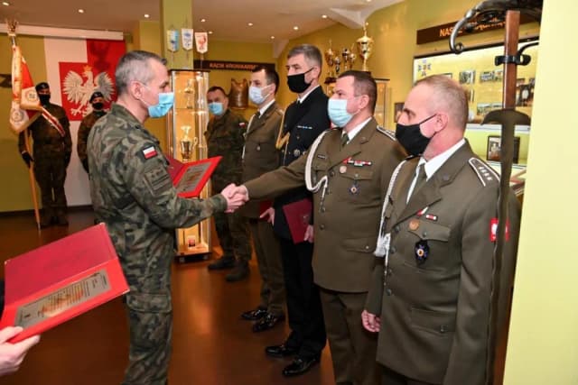 Ile lat służby w wojsku? Sprawdź, ile musisz przepracować na emeryturę Ile lat służby w wojsku? Sprawdź, ile musisz przepracować na emeryturę